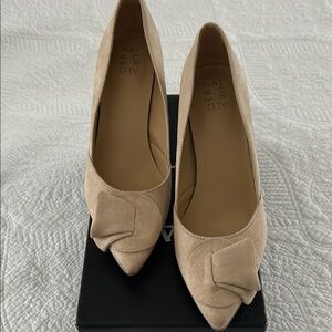 Naturalizer Women's Taupe suede Heels with Bow Accent